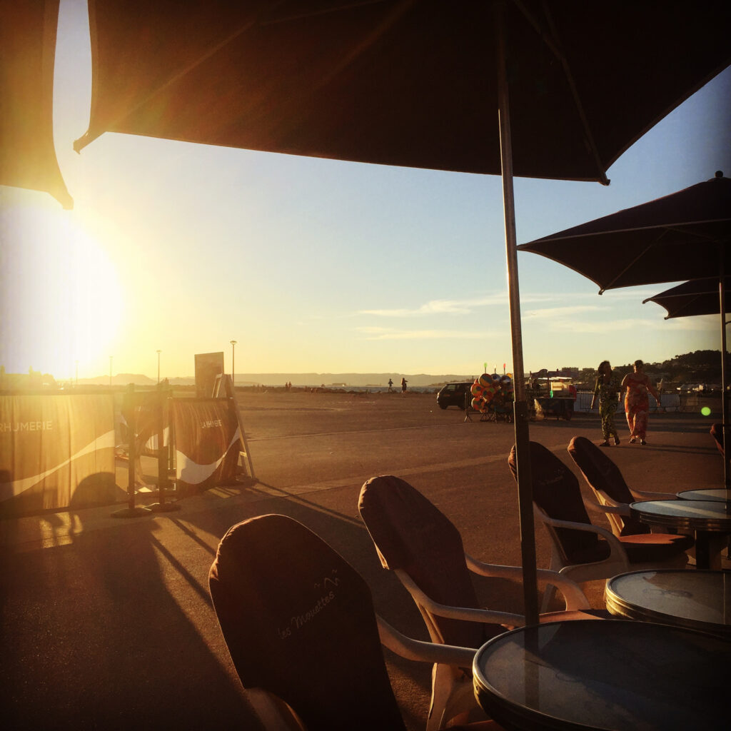 Plage Prado in Marseille bei Sonnenuntergang