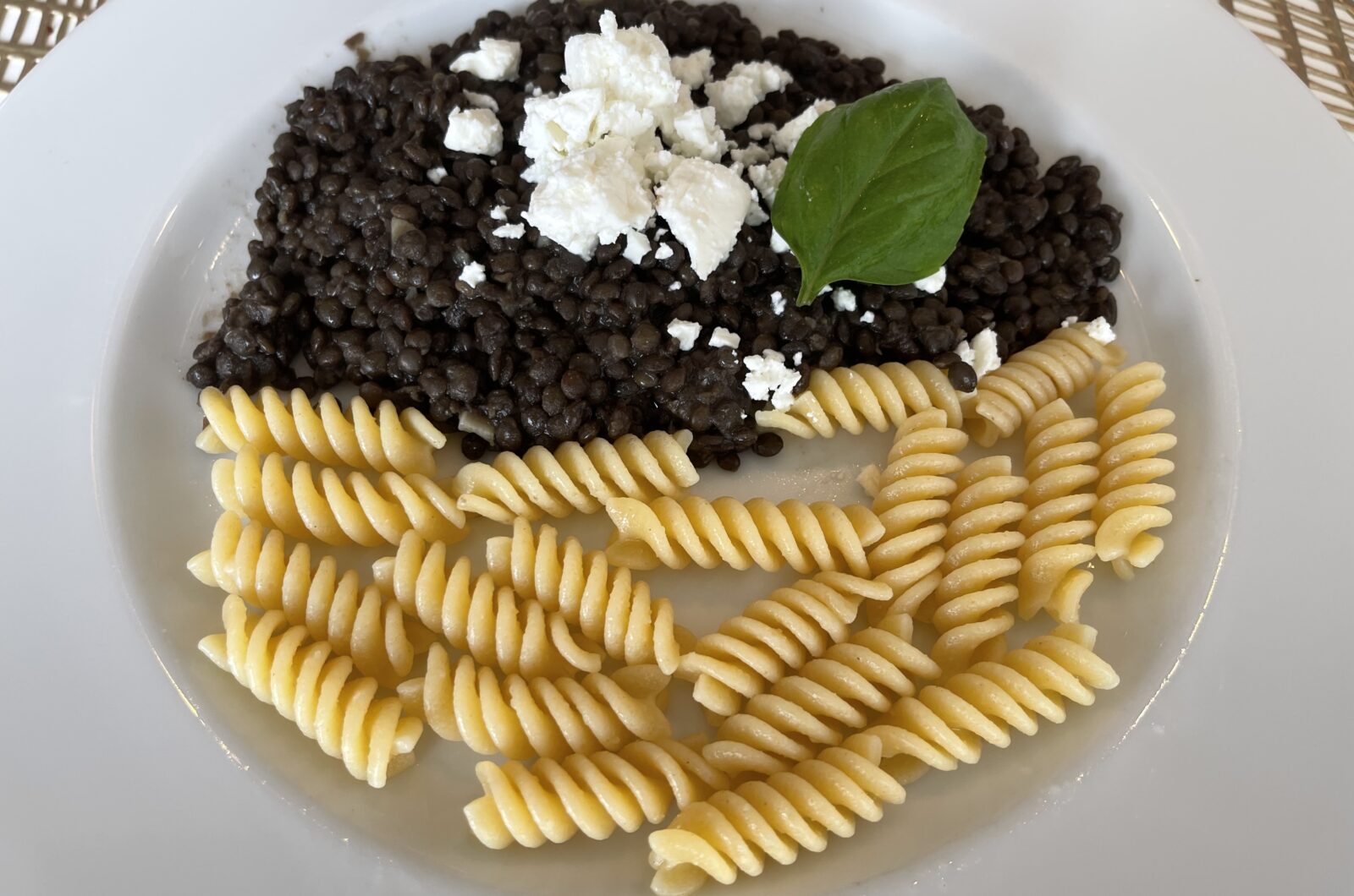 Mediterrane Beluga-Linsen