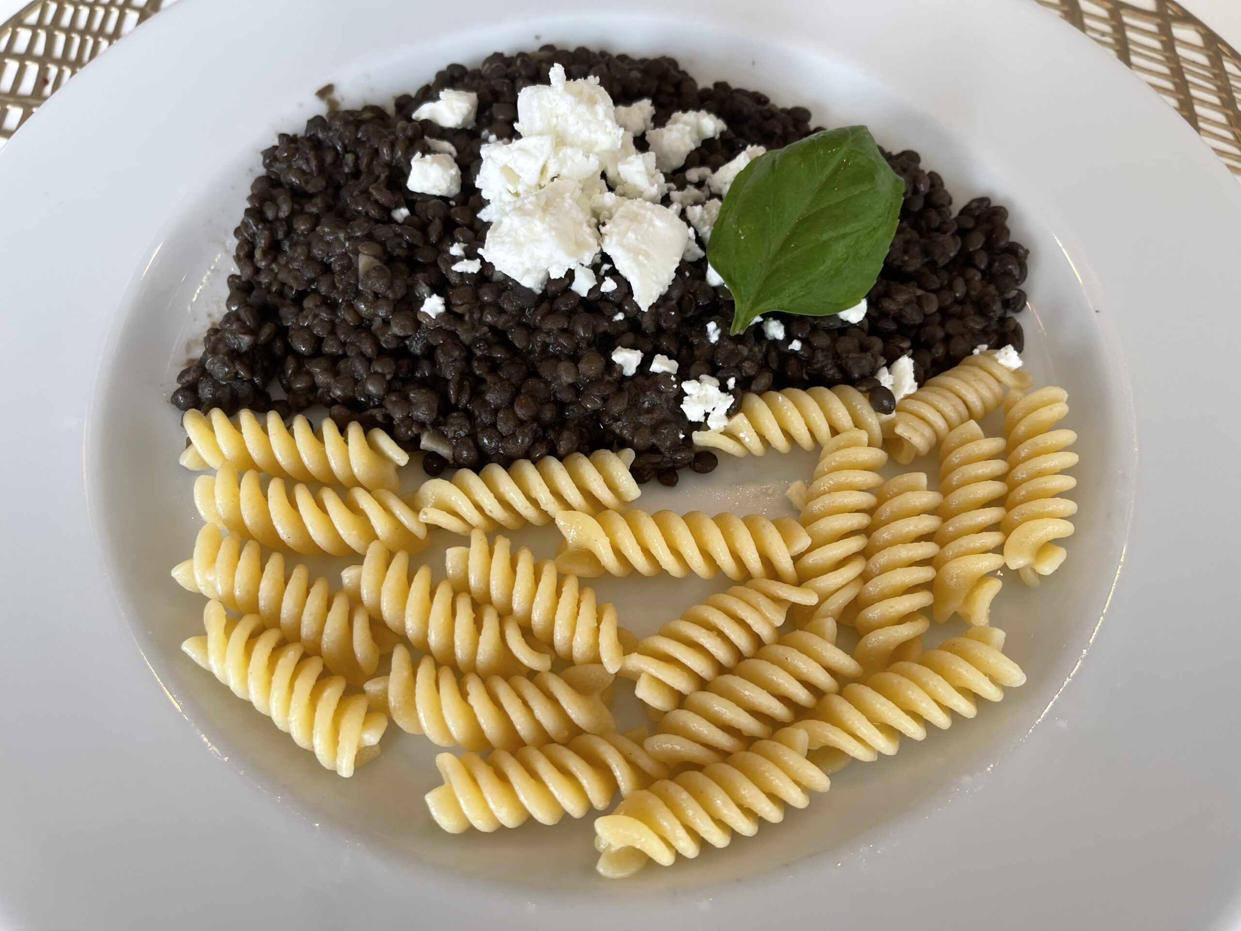 Mediterrane Beluga-Linsen