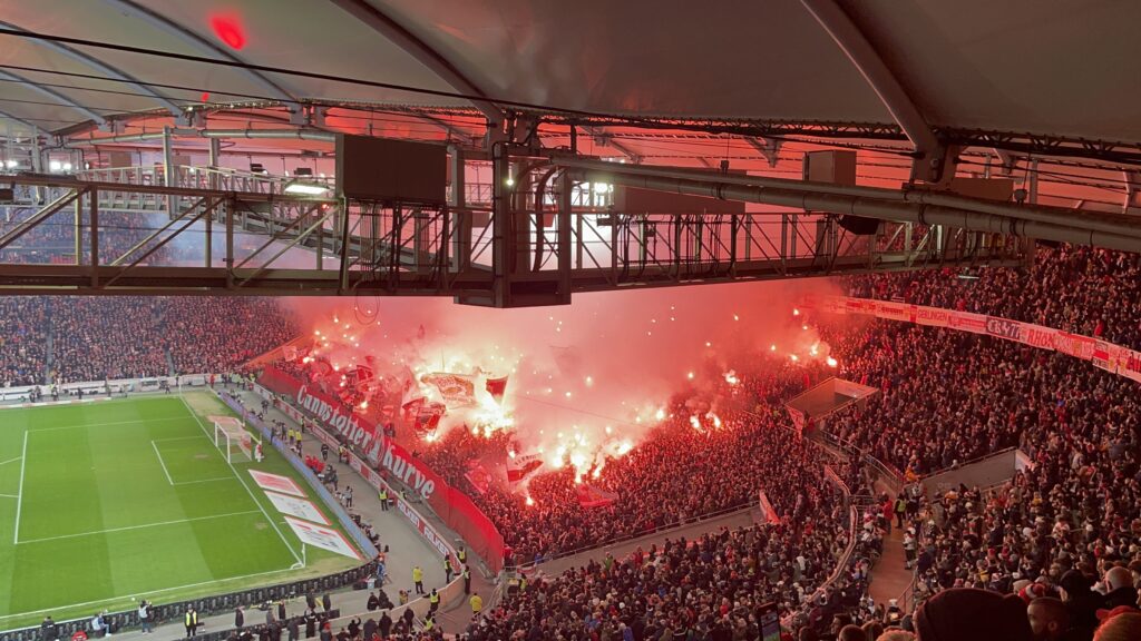 Neckarstadion mit Pyrotechnik