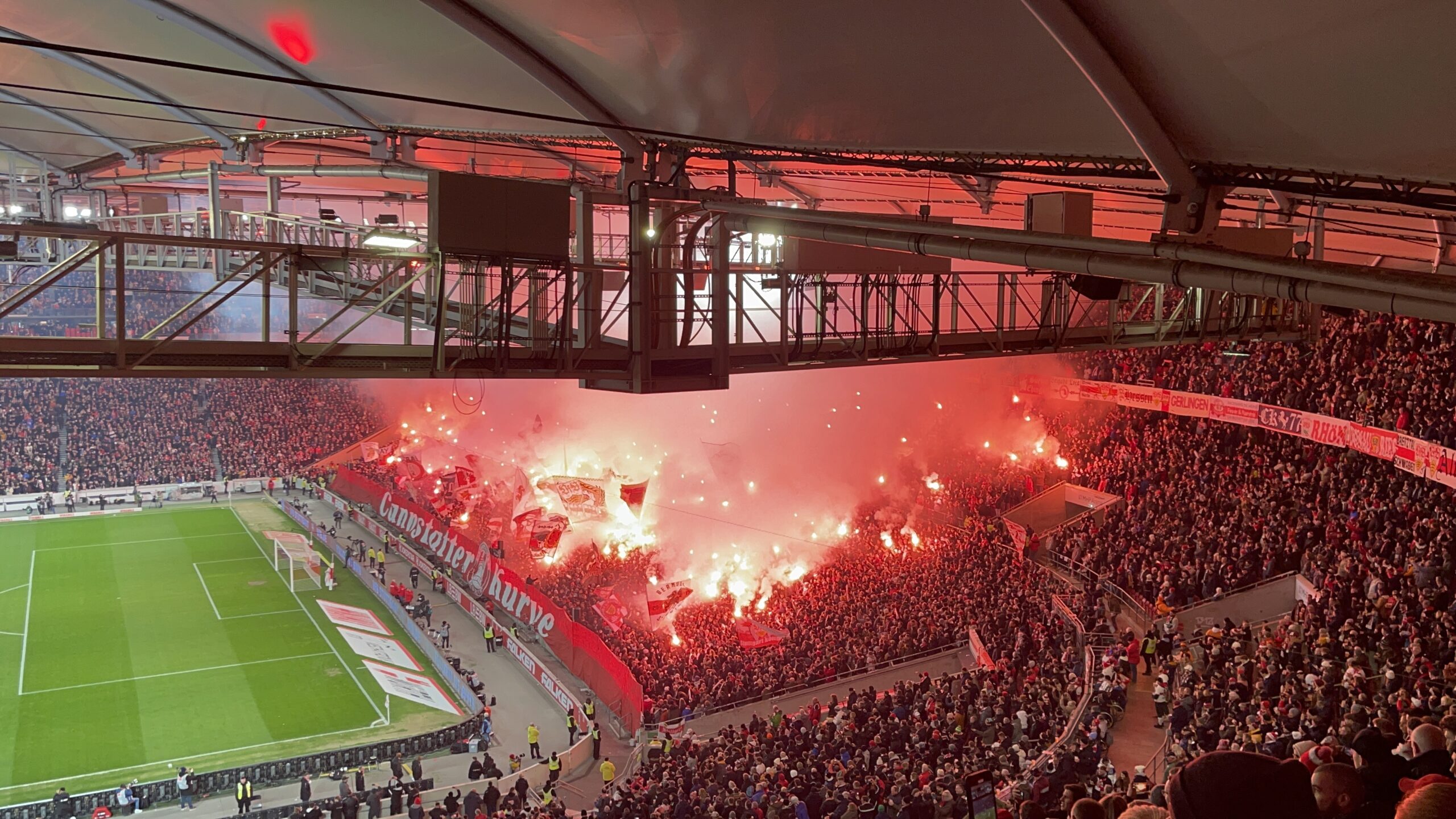 Neckarstadion mit Pyrotechnik